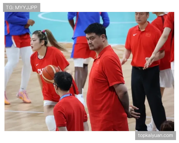 侯志慧拎菜篮那张图把我笑趴——金牌女王下班跟我一样逛菜市场